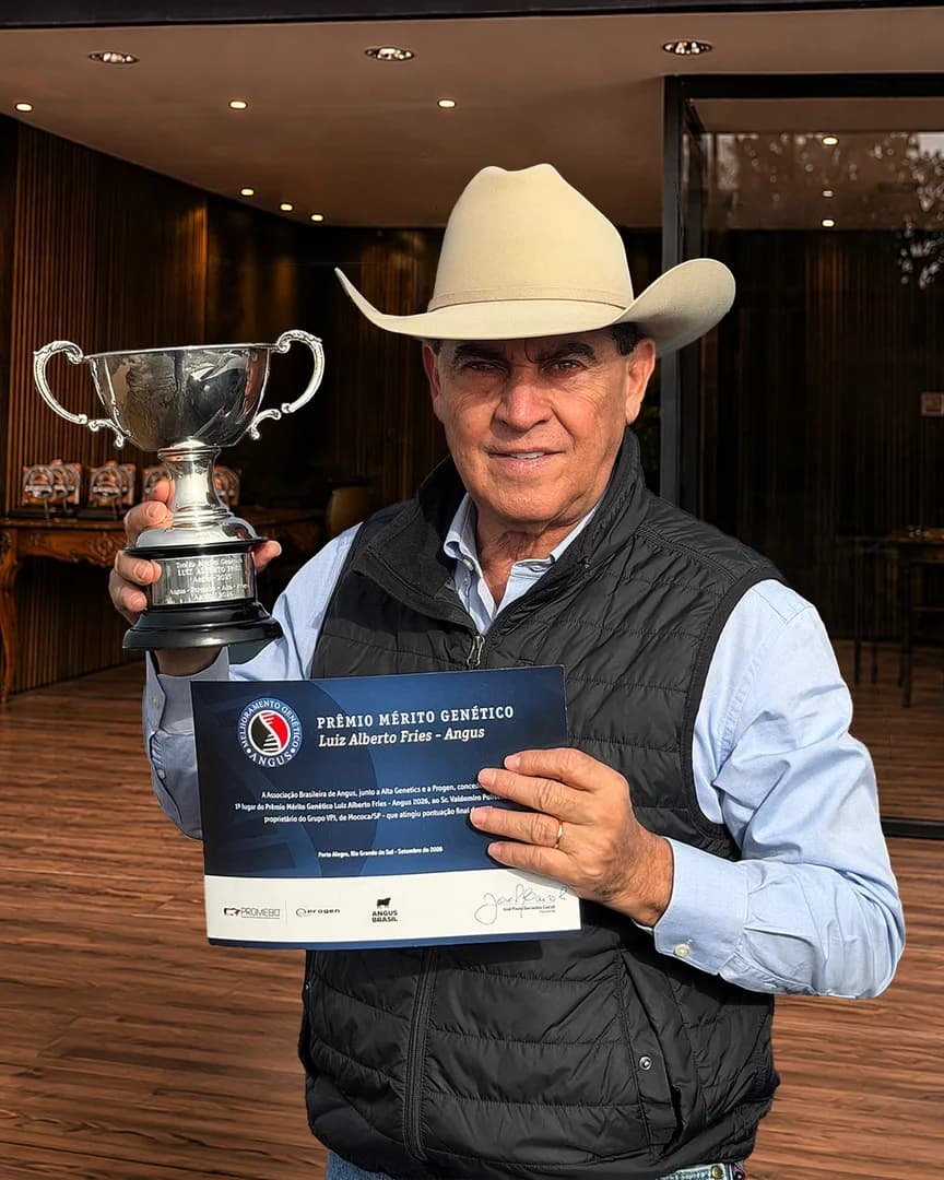 VPJ Pecuária recebe o Prêmio Mérito Genético da Raça Angus na Expointer

Na segunda-feira, 31 de agosto, o empresário Valdomiro Poliselli Júnior recebeu o mais almejado prêmio entr